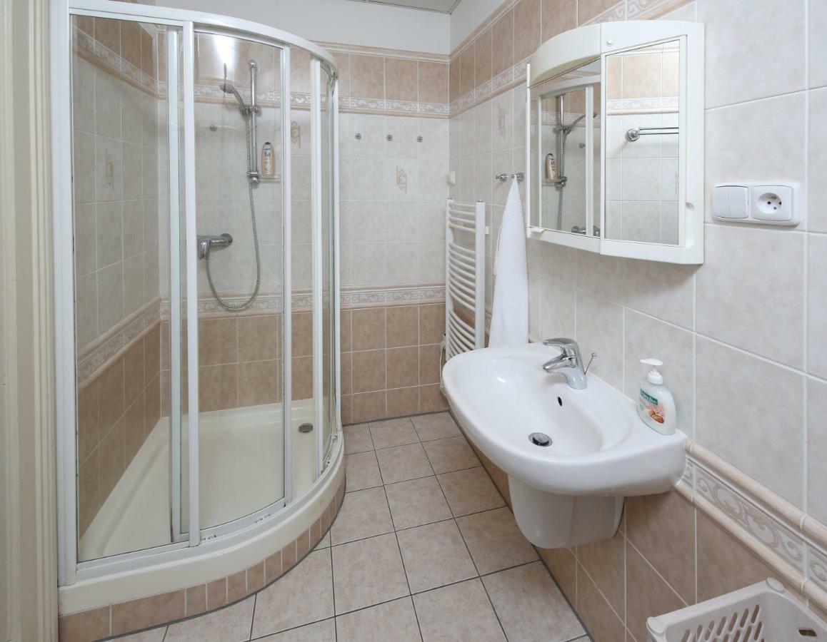קרלובי וארי Apartman Ondrejska מראה חיצוני תמונה
